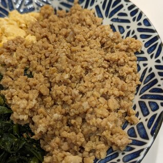 醤油麹で鶏そぼろ